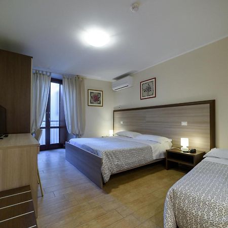 Flora Hotel Todi Eksteriør billede
