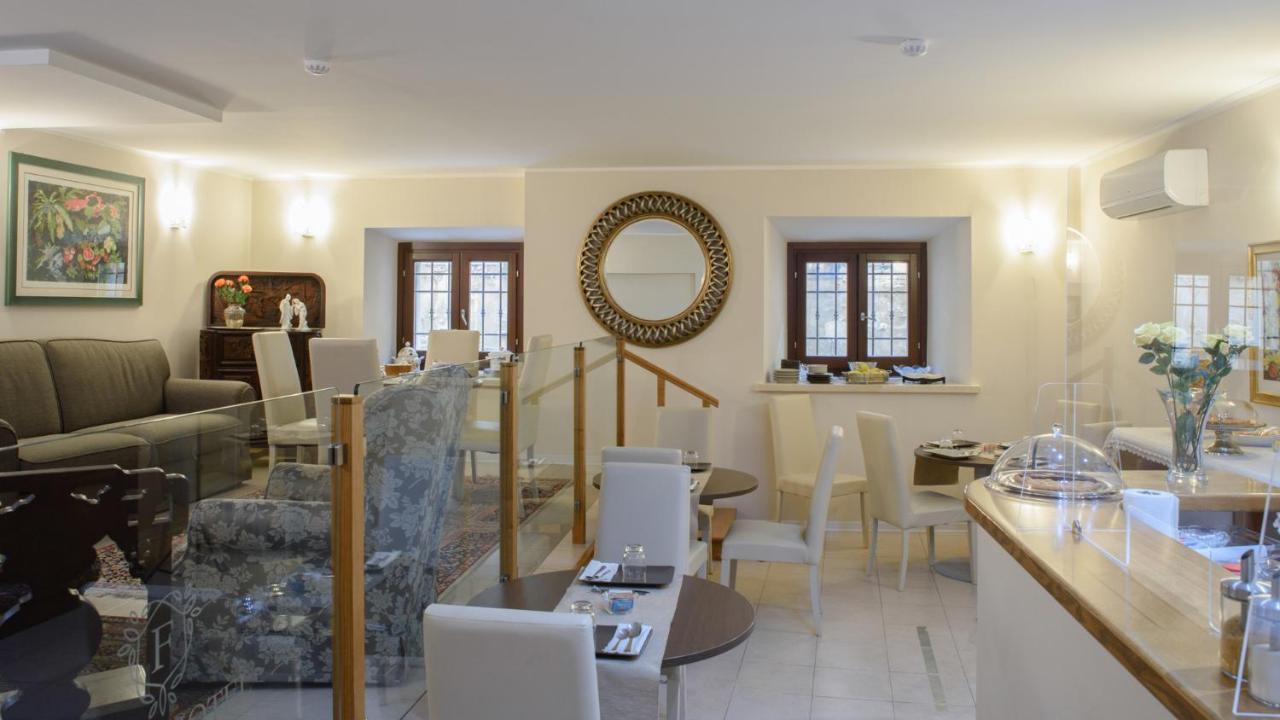 Flora Hotel Todi Eksteriør billede