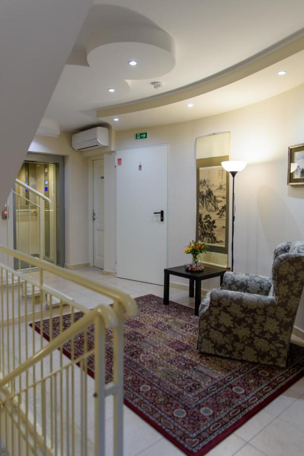 Flora Hotel Todi Eksteriør billede