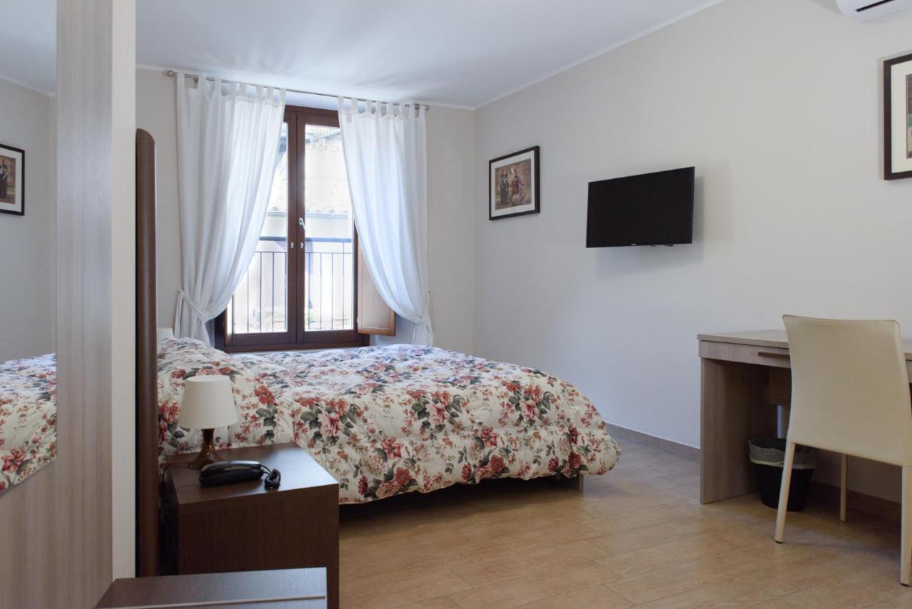 Flora Hotel Todi Eksteriør billede