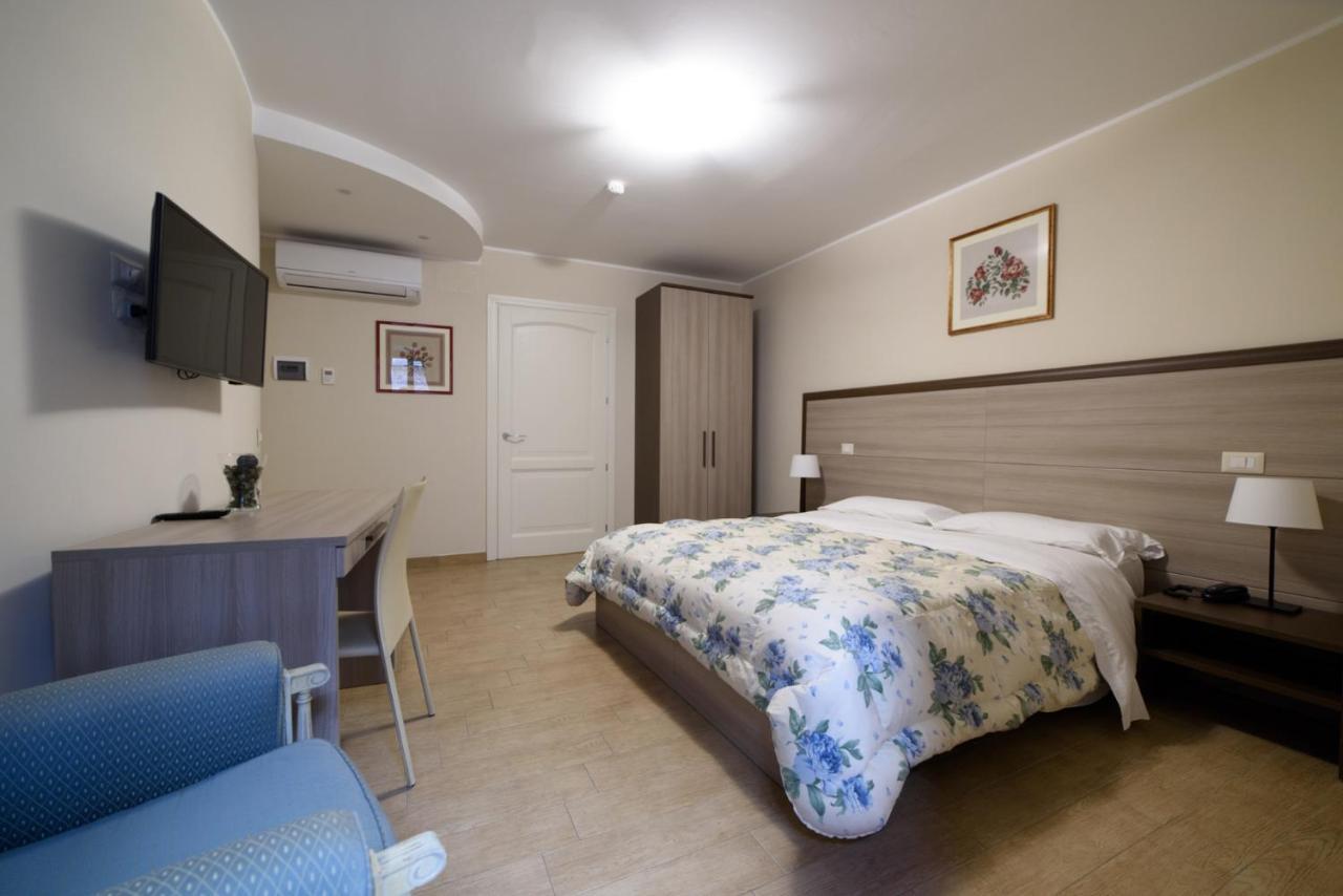 Flora Hotel Todi Eksteriør billede